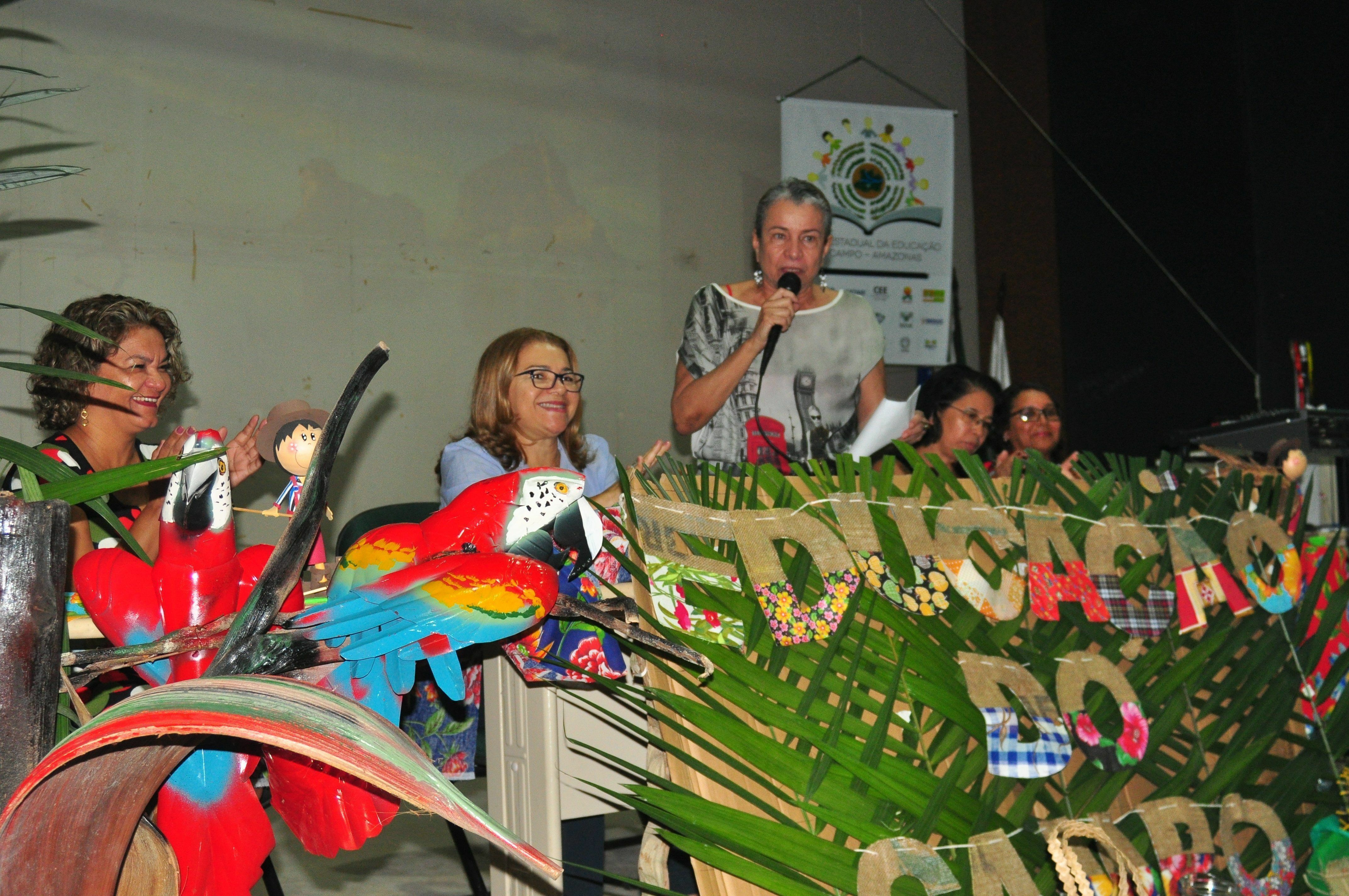 Durante abertura, professora Arminda Mourão reafirmou sua crença na iniciativa: "Temos certeza de que este curso vale a pena e é uma forma de levar outra visão de educação para Manaus e outros municípios", declarou.